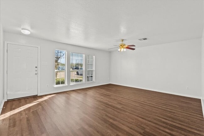 Building Photo - 2107 Roatan Calle