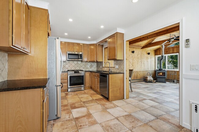 Building Photo - 317 Hornidge Rd