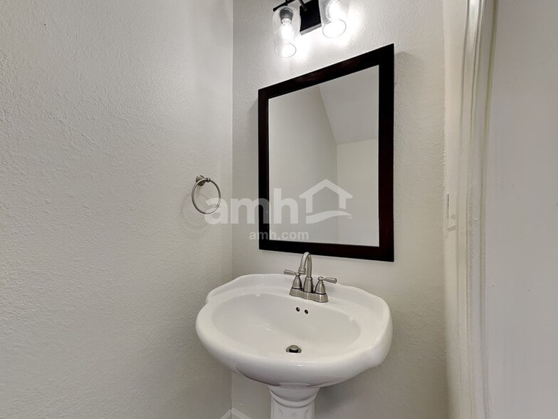 Building Photo - 2613 Newtons Crest Cir