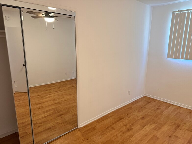 Bedroom with mirrored closets - 4451 Murietta Ave
