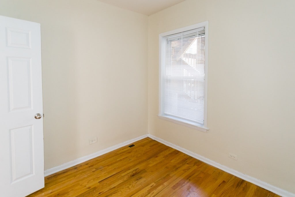 Building Photo - 629 W Barry Ave