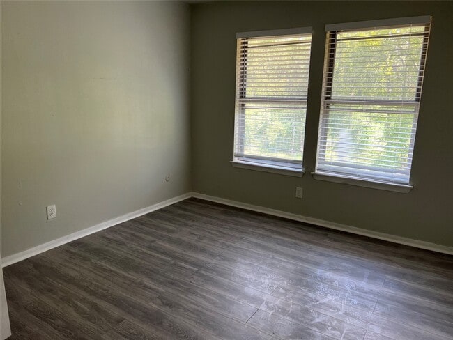 Building Photo - 6123 Northway Dr