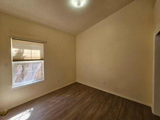 Building Photo - 8543 Murrelet Dr NE