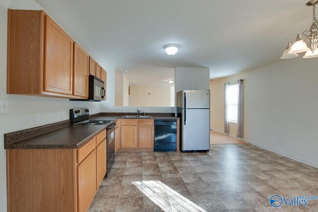 Building Photo - 198 Cloverbrook Dr