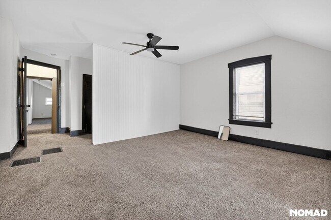 Building Photo - Charming 2BR Townhome in Saint Louis