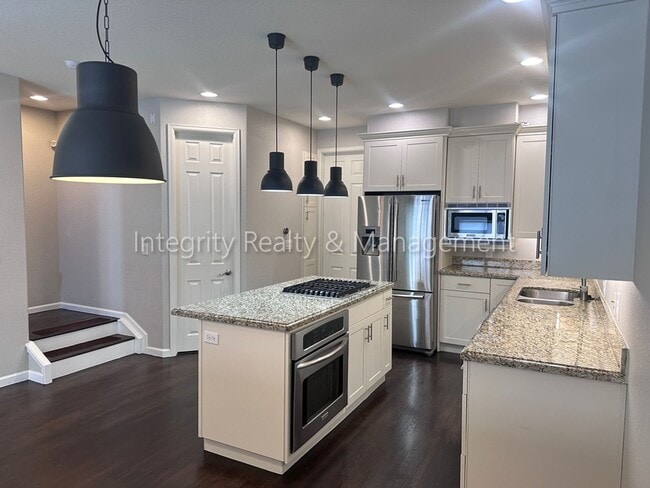 Building Photo - 5 Bed/4 Bath, 2,553 Sqft -1259 N Washingto...