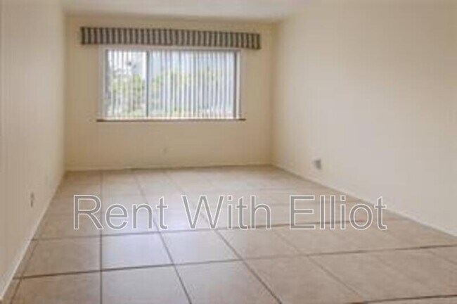 Building Photo - 1001 SE 16th St