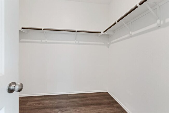 Building Photo - 332 Escondido Cir