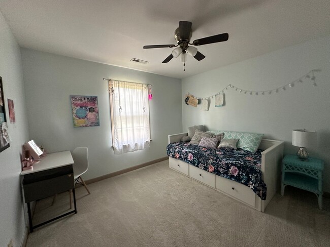 Building Photo - Beautiful Goose Creek Oasis