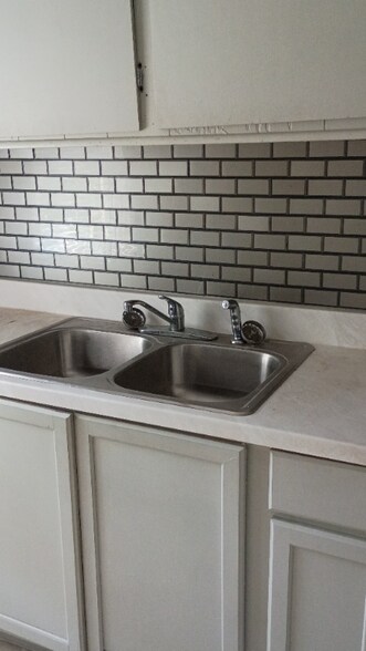 Building Photo - 3566 McKenzie Dr