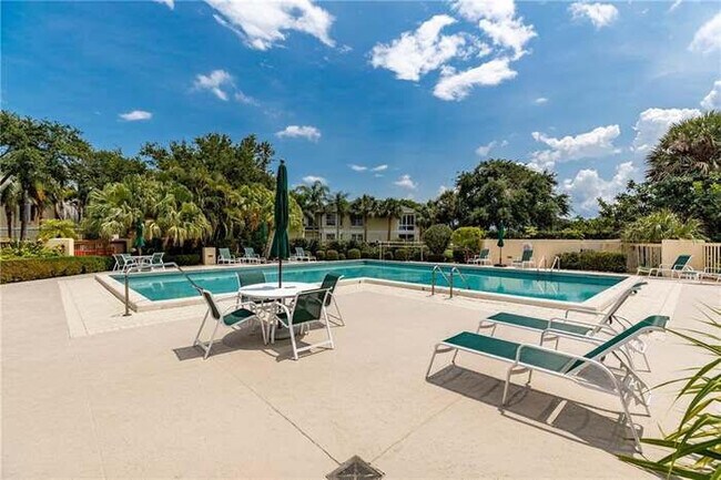 Building Photo - 1825 Tarpon Ln