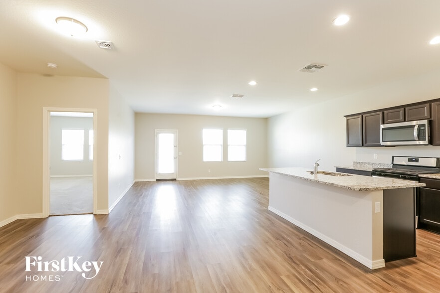 Building Photo - 296 W Powell Dr