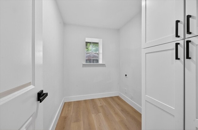 Building Photo - 2313 Claridge Cir