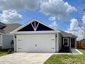 Building Photo - 412 Tejas Trl