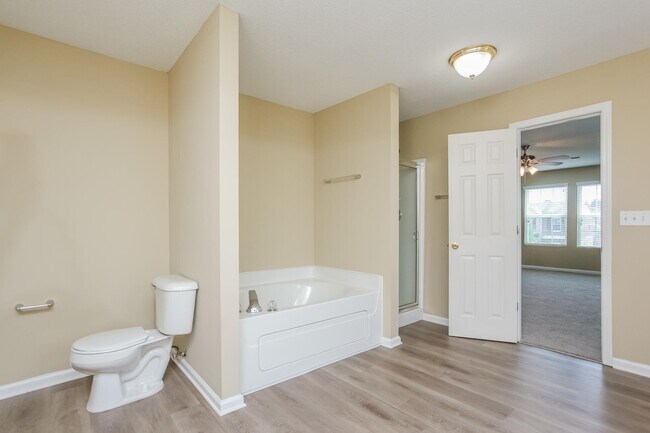 Building Photo - 9996 Chariden Dr