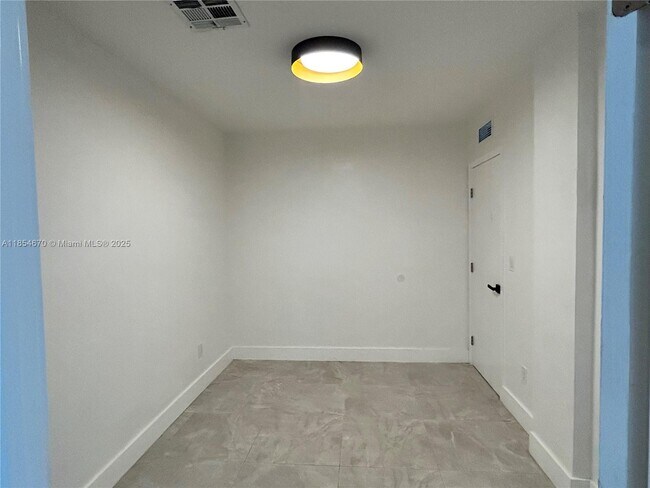 Building Photo - 911 79th Terrace