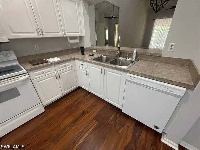 Building Photo - 5708 Greenwood Cir