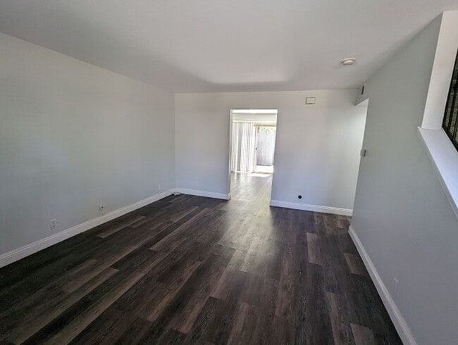 Building Photo - 2 bedroom, 1.5 bathroom Townhome in El Cajon
