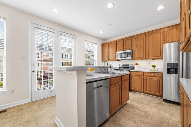 Building Photo - 631 Gatestone St