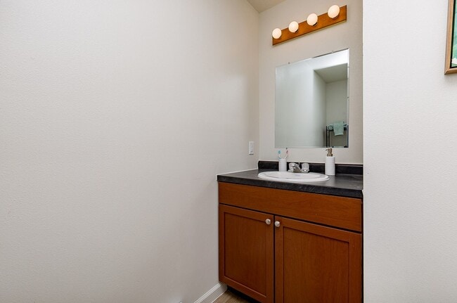 Building Photo - 3 Bedroom, Single-story Townhomes for rent...