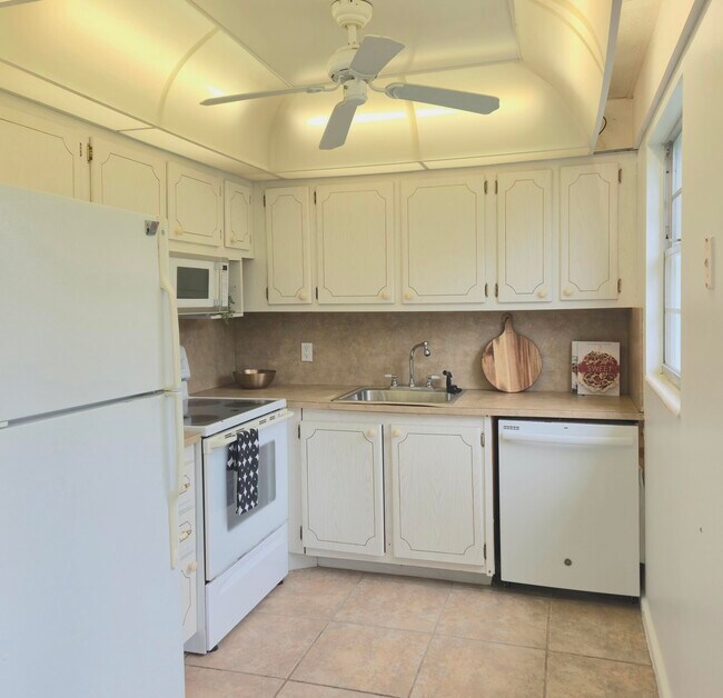 Building Photo - 184 Tilford I