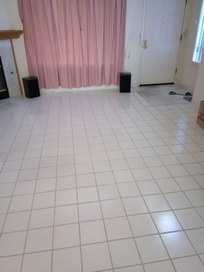 Building Photo - 1250 Formosa Dr