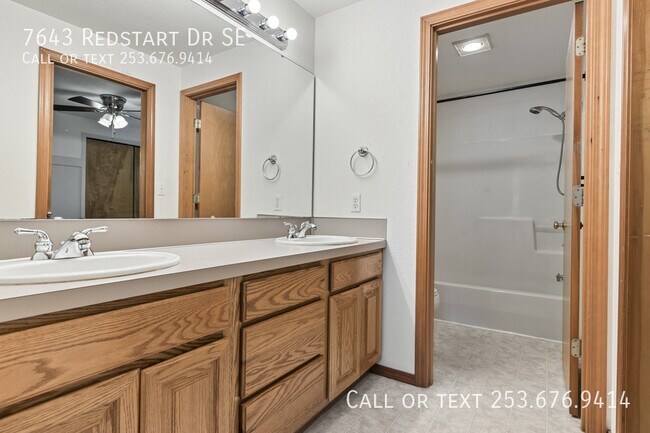 Building Photo - 7643 Redstart Dr SE