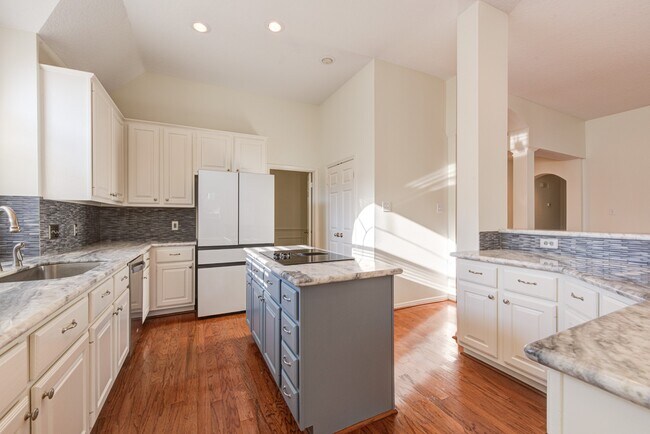 Building Photo - 1315 Crescent Pkwy Ct