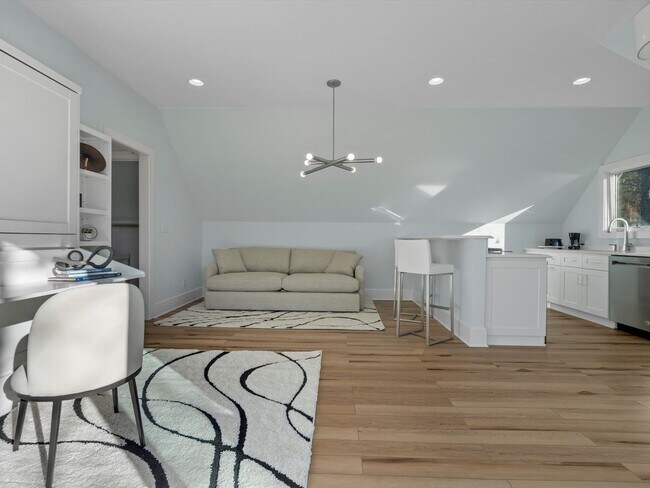 Building Photo - Studio Apt with waterviews on Lake Wylie!
