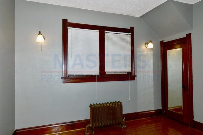 Building Photo - 1506 South Ave