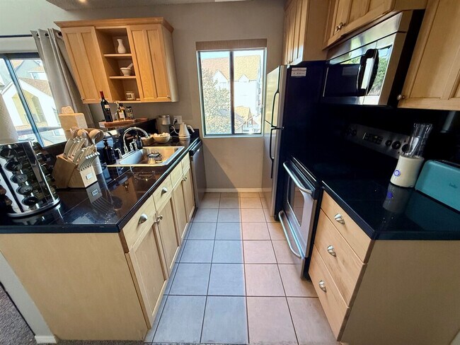 Building Photo - 6380 S Boston St