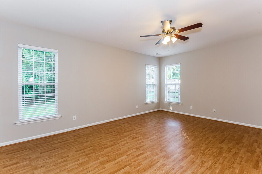 Building Photo - 13514 Planters Row Dr