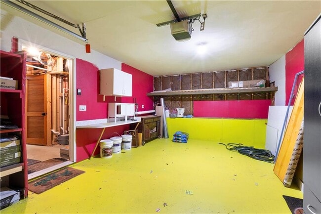 Building Photo - 32 Lawnacre Dr