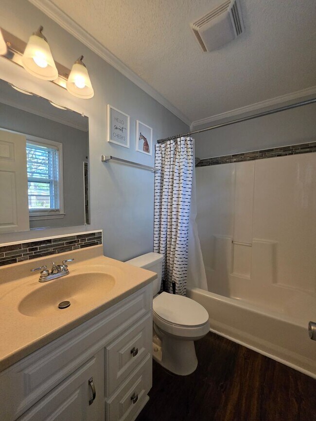 Building Photo - Sherwood Forest Gem | Spacious 3BR Home with Fenced Yard & Flex Room