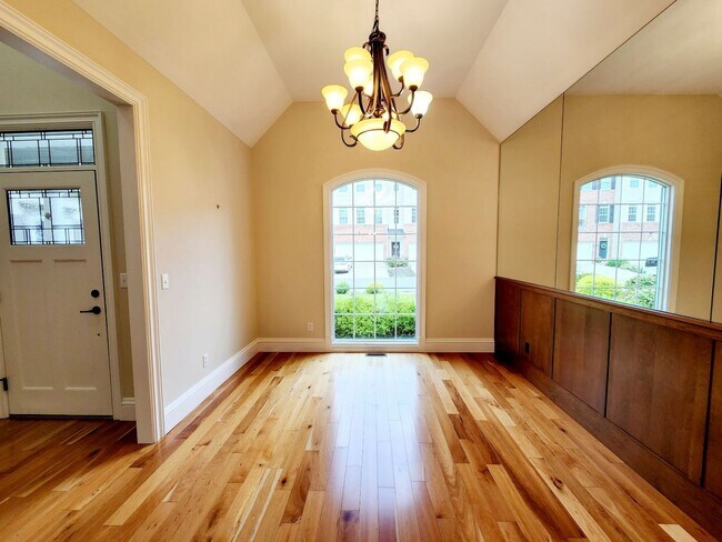 Building Photo - 5 bed/3.5 bath home on Lakeview Golf Resor...