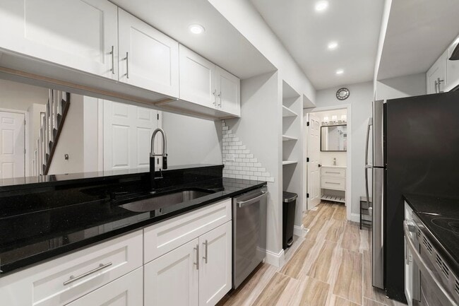 Building Photo - 136 Mohawk Trail