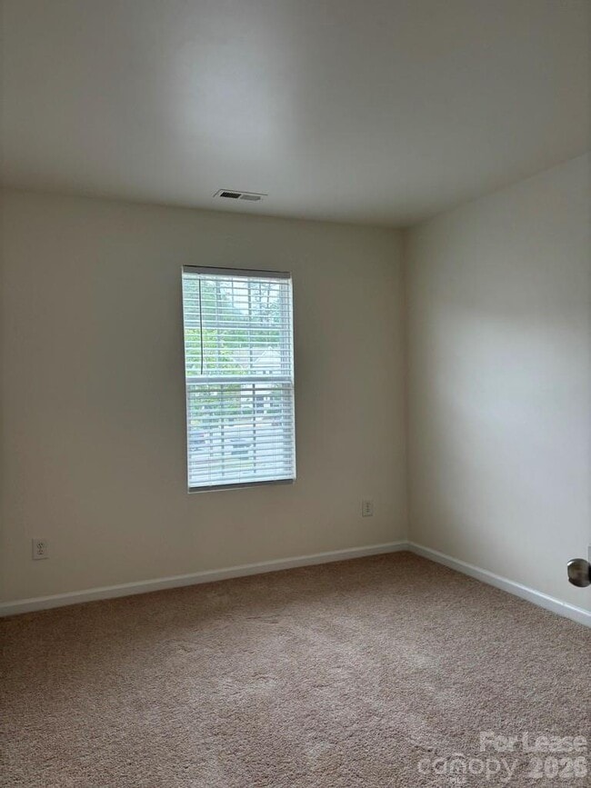 Building Photo - 18 Sharpstone Ln