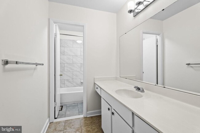 Building Photo - 2108 Monaghan Dr