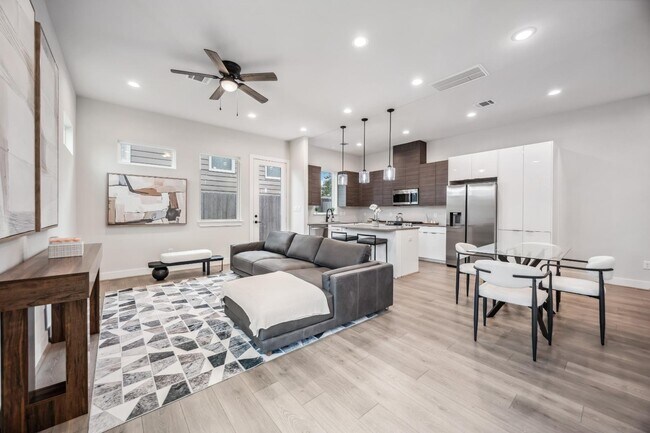 Building Photo - 303 Charlock St