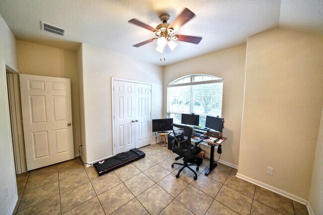Building Photo - Stunning 3-Bedroom Home with Office in Charleston Parke, Cibolo - Realtor Commission offered: $500