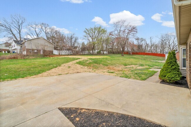 Building Photo - Pet Friendly Three Bedroom!