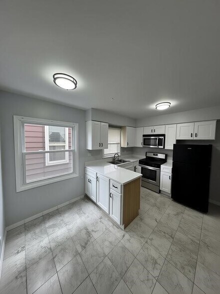 Building Photo - 5351 N Kimball Ave