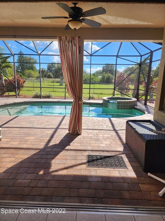 Building Photo - 220 Northgrove Dr