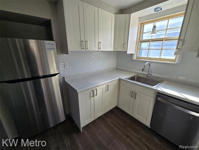 Building Photo - 1305 Collegewood St