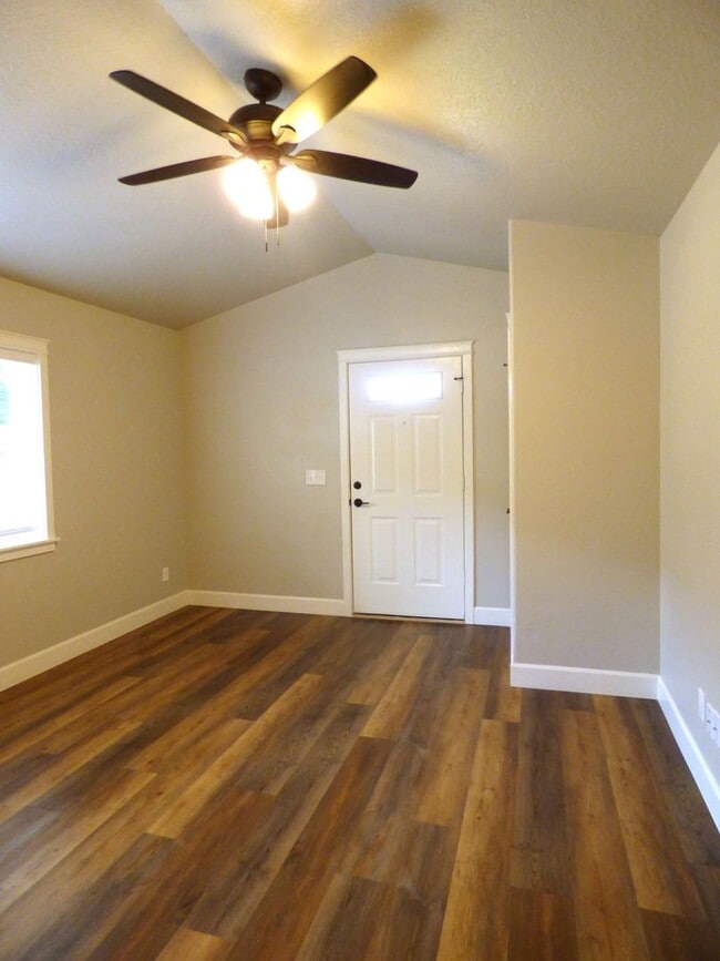 Building Photo - 3576-3578 Fisher Ct NE Salem, OR 97305