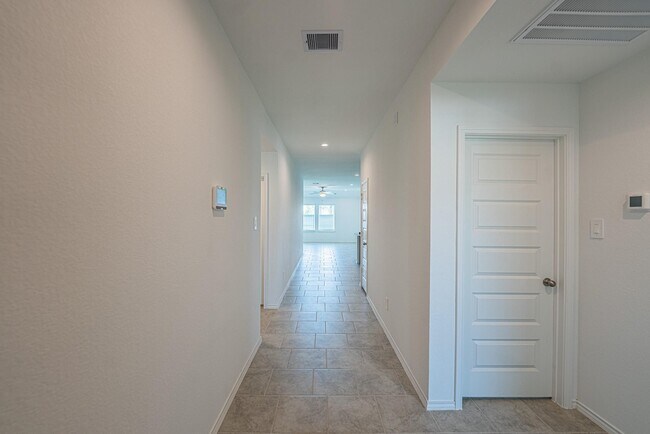 Building Photo - 1118 Appaloosa Ln