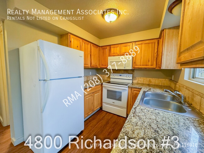 Building Photo - Great Townhouse Located on The Bench!!!