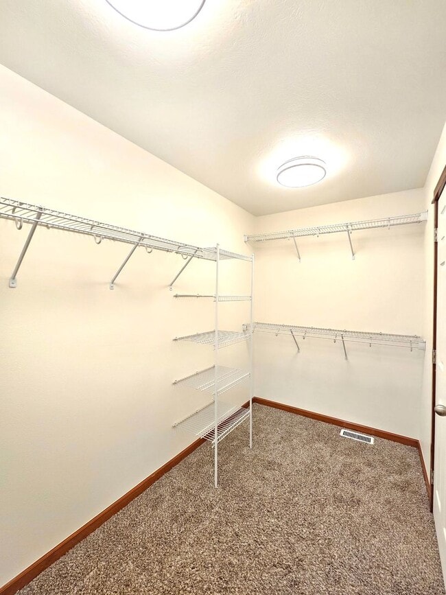 Building Photo - $2,200 -  3 Bed / 2.5 Bath Beautiful Spokane Valley House