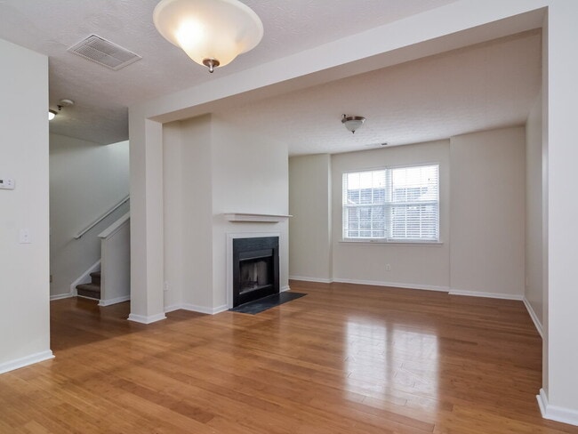 Building Photo - 142 Weatherstone Square Dr