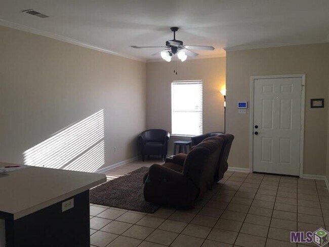 Building Photo - 9139 Pecan Tree Dr